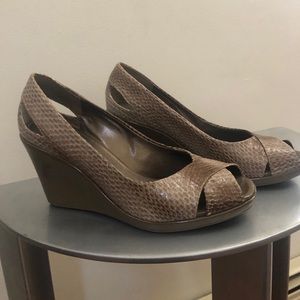 Kenneth Cole Karma Knock SN Wedge